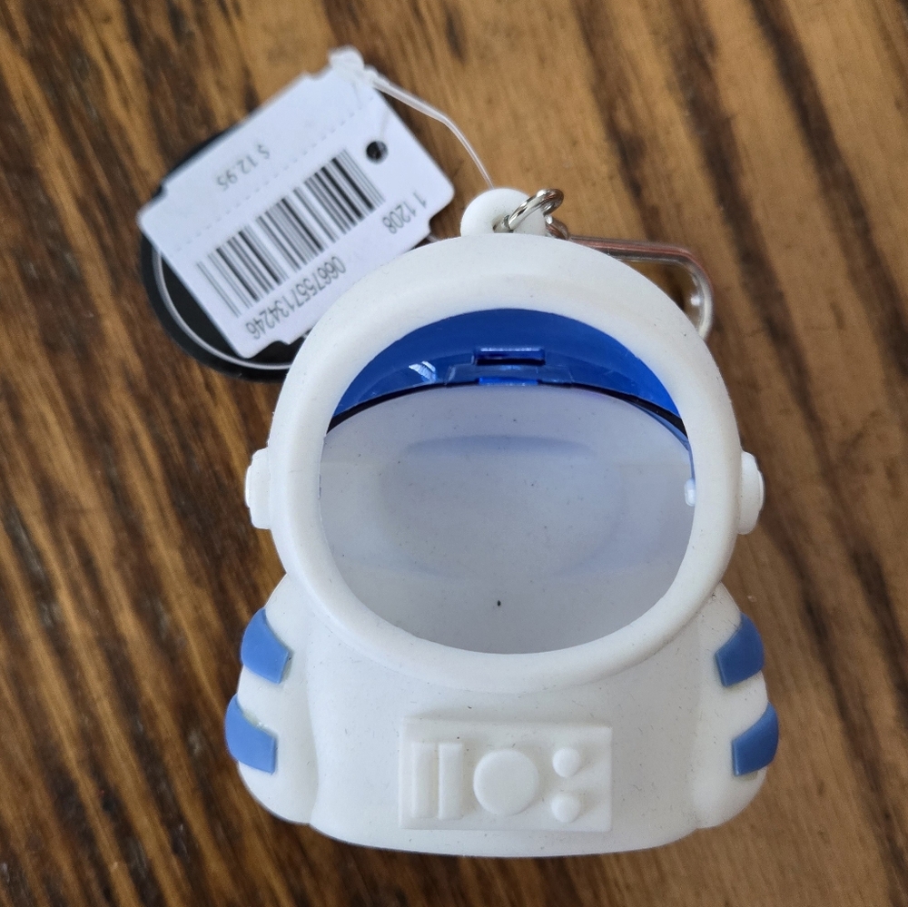 🚀🛰🎶🛸🤲NWT‼️Bath & Body Works Noise-making Astronaut Holder with Sanitizers - Picture 3 of 13